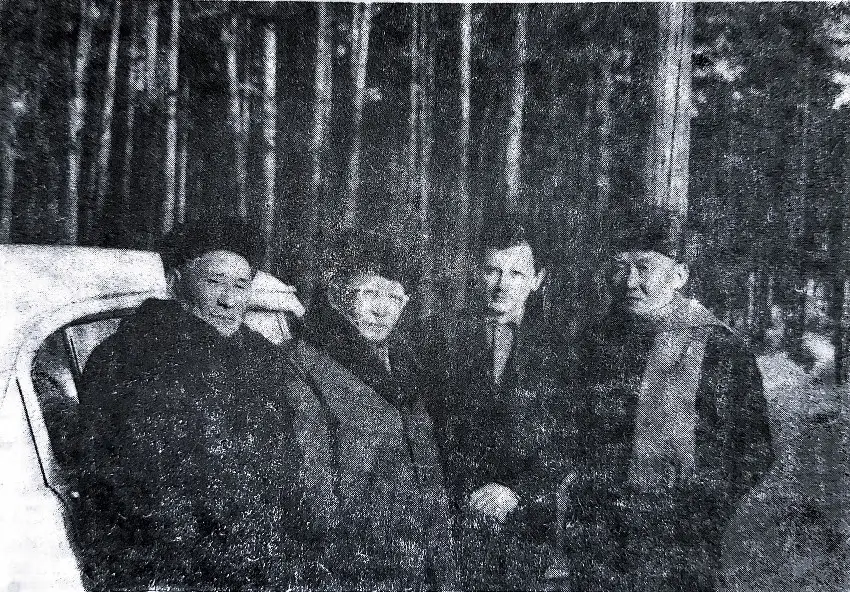 Справа налево: Б.Д. Дандарон, В. Монтлевич, хамбо-лама
                    Гомбоев, Сумбуев после обсуждения судьбы ленинградского
                    буддийского храма. Улан-Удэ, 1970 г.