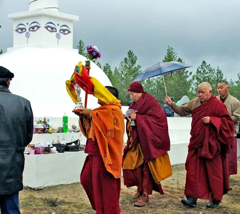 Ритуал освящения ступы, проводимый Ело Ринпоче