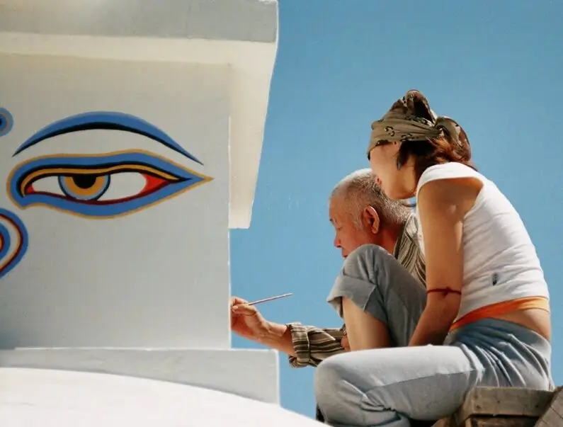 Дашицыреновы, отец и дочь, рисуют глаза