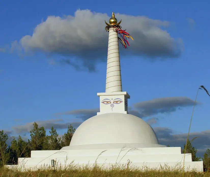 Ступа и травинка