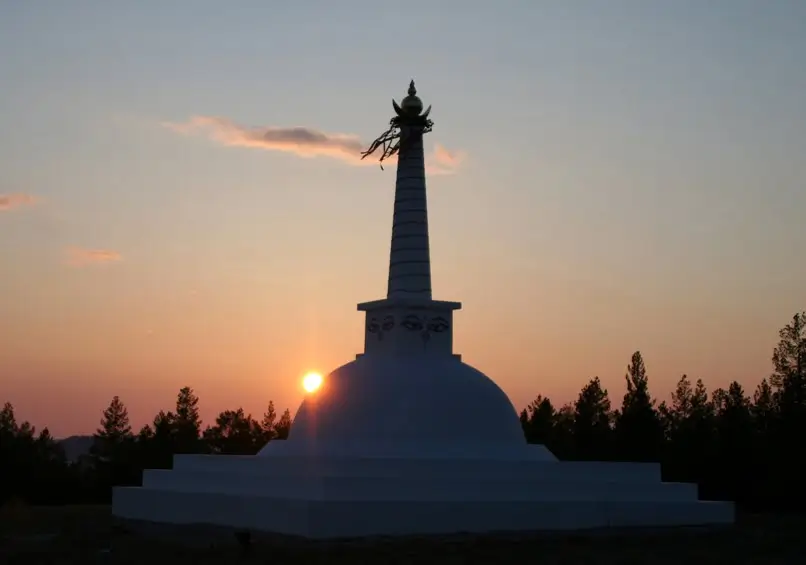 Ступа и солнце