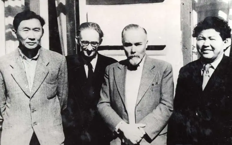 Б. Д. Дандарон, Б. В. Семичов, Ю. Н. Рерих, П. И. Хадалов, Улан-Удэ. 1959 г.