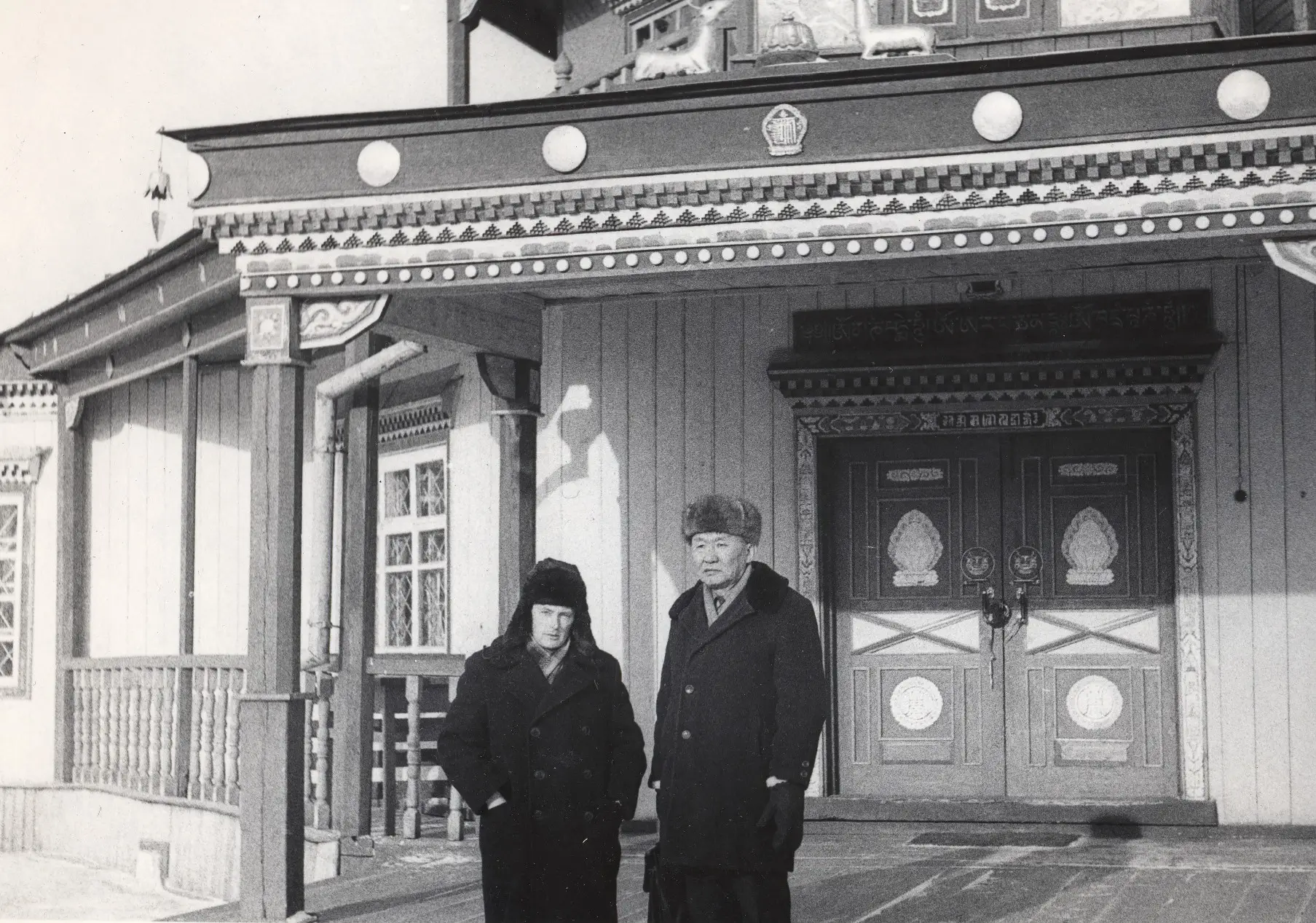 Б. Д. Дандарон и В. М. Монтлевич. Иволгинский дацан, 1971 г., фото О. В.
             Альбедиля