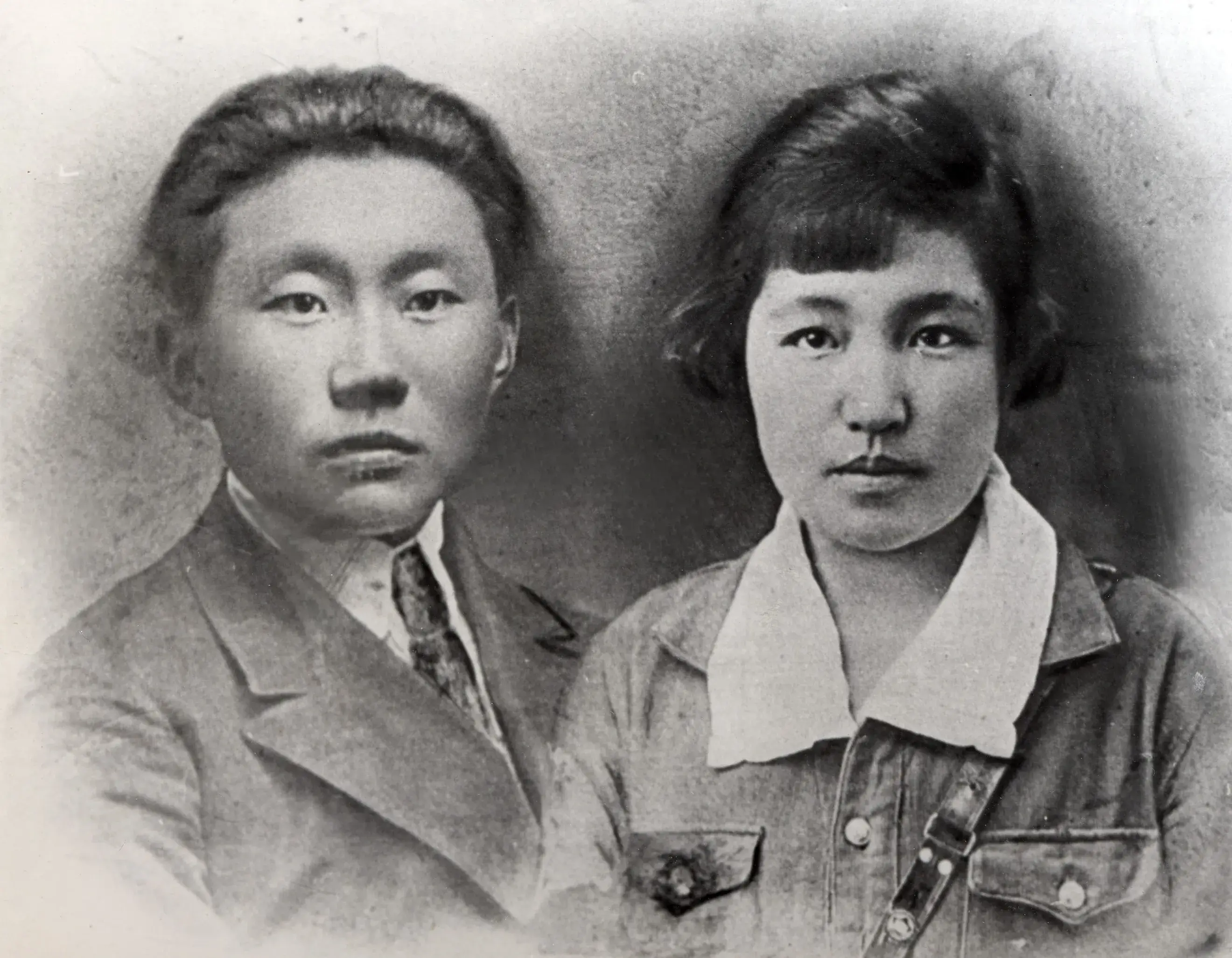 Бидия Дандарон с женой Елизаветой Шулуновой. Кяхта, 1932 г.