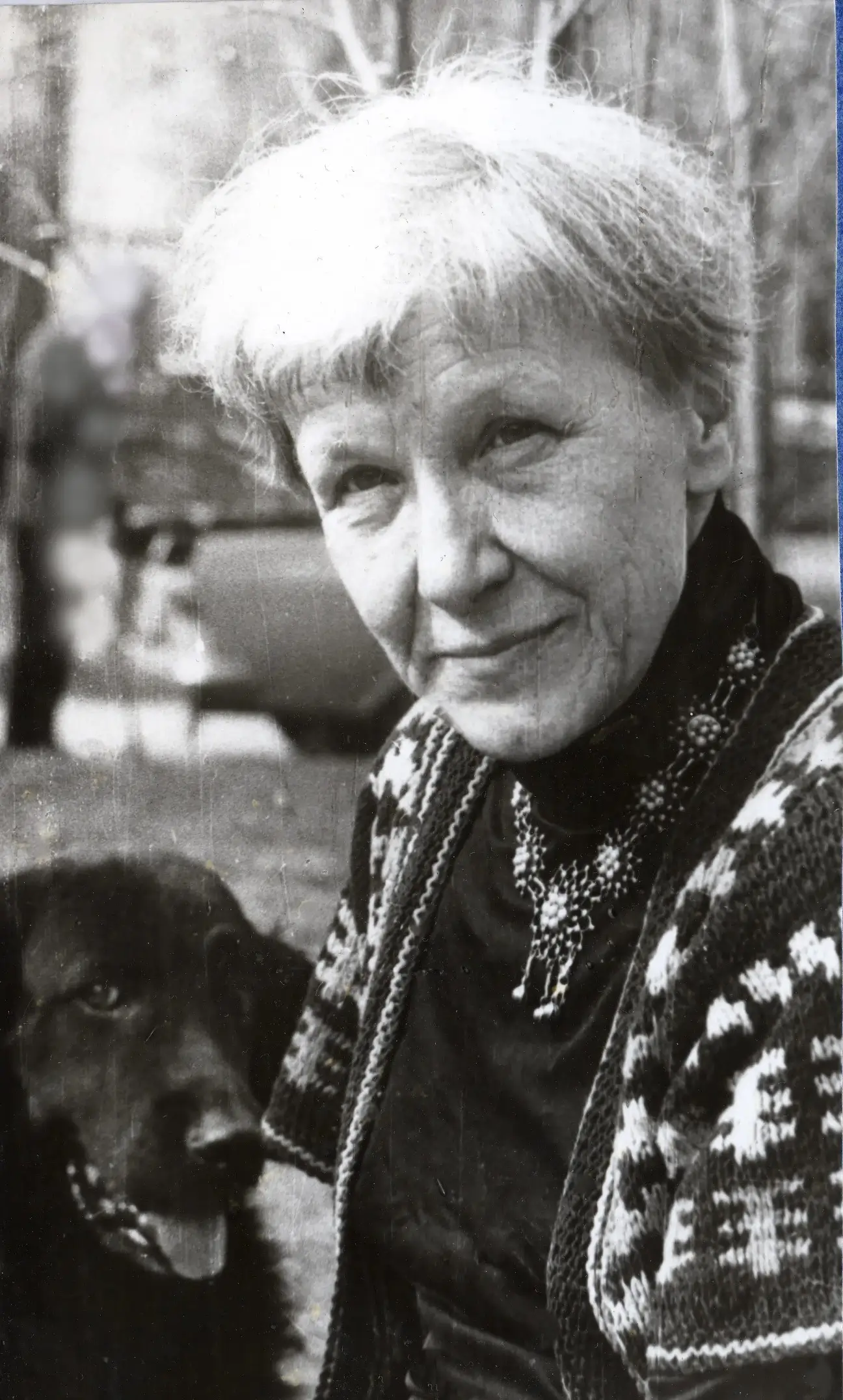 Октябрина Волкова с любимой собакой