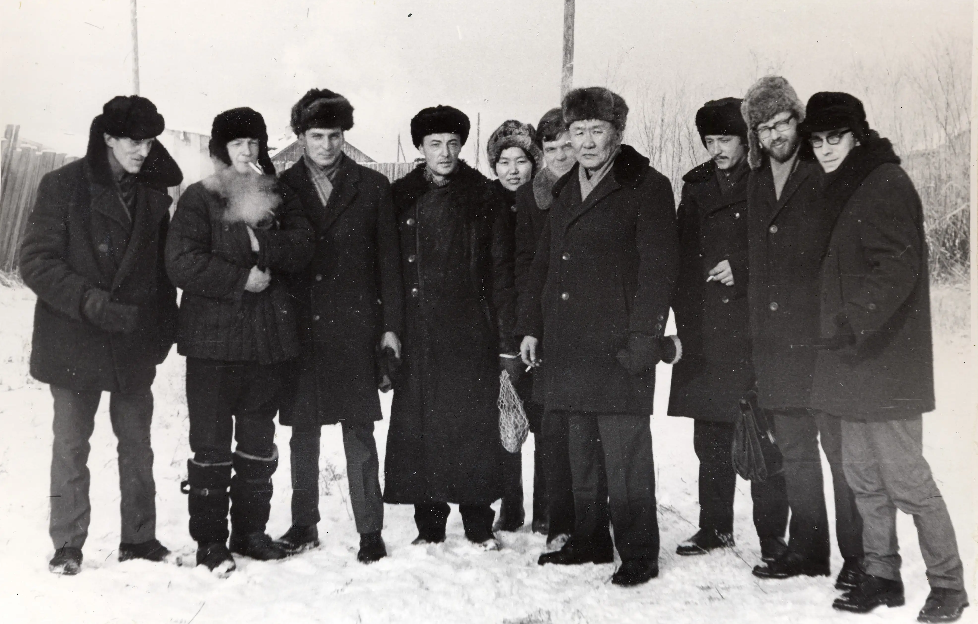 Слева нараво: В. П. Репка, М. Петров, В. Ш. Аранов, А. И. Железное, Н. С. Мункина, Л. Махов, Б. Д. Дандарон, В. Н. Пупышев, Д. Ю. Буткус, О. В. Альбедиль. Улан-Удэ, 1971 г., фото В. М. Монтлевича